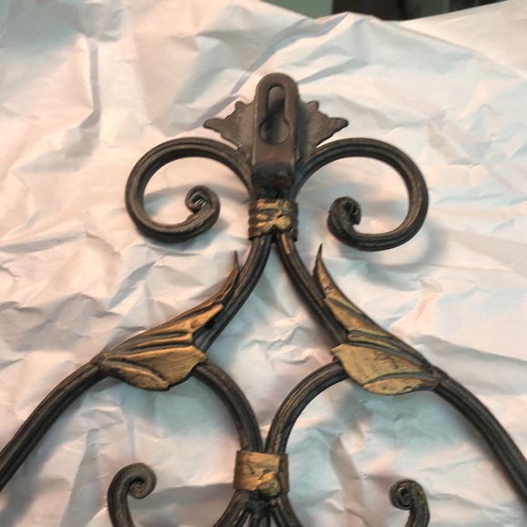 Plate Stand Holder for Wall Hanging Display Rack Hanger Metal Easel 19.5”x13”x2” - Picture 5 of 9